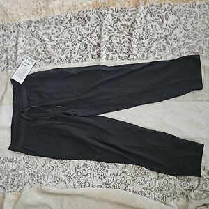 Lululemon Dance Studio MR Crop Pants - Size 6